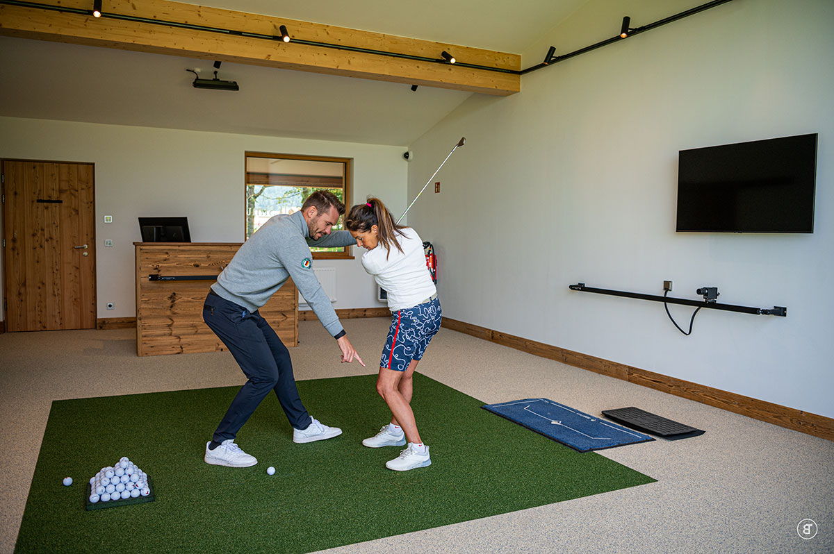 Golfkurs in einem Innenraum